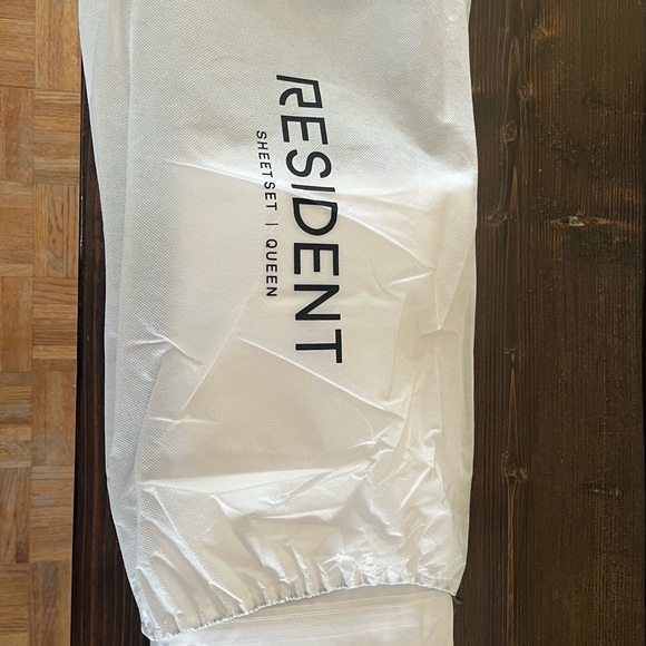 Queen sheet set. - Picture 2 of 8